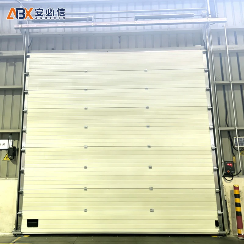 四平分节式滑升门